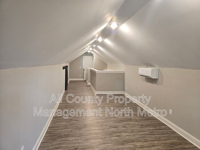 Building Photo - 545 Lakeview Dr