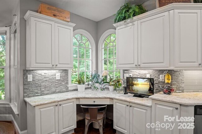 Building Photo - 16308 Autumn Creek Ct