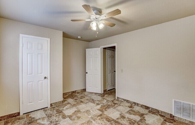 Building Photo - 4 Bedroom,2.5 Bath and 2 Car Garage Duplex with Fireplace and Prime Location Near Lake Hefner