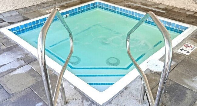 Building Photo - 11645 Montana Ave