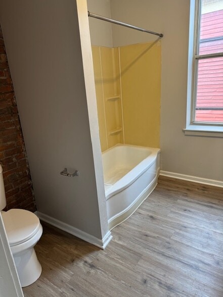 Building Photo - 487 South Ave