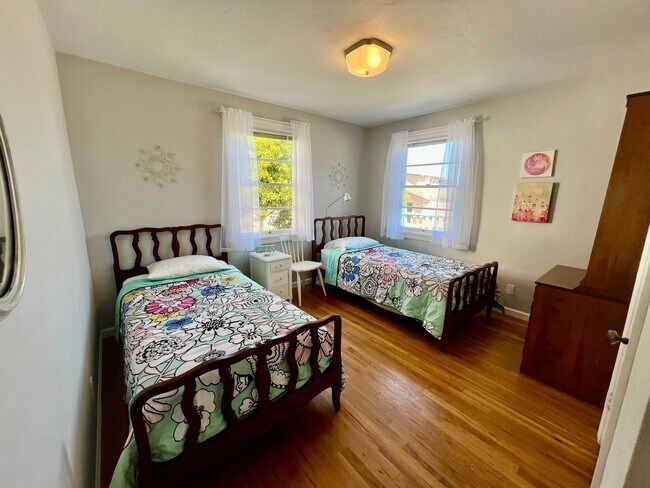 Building Photo - Charming Furnished Home in PG!