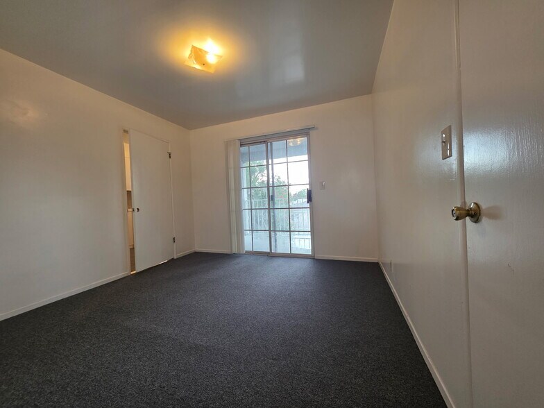 Building Photo - 220 S Pannes Ave