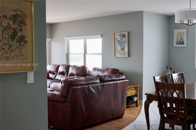 Building Photo - 300 Bayview Dr