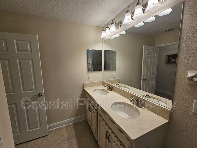 Building Photo - 11541 Crowned Sparrow Ln