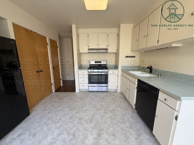 Building Photo - Two Bedroom High Meadow Condominium