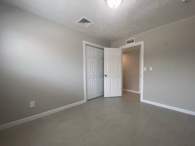 Building Photo - 2330 N Los Altos Ave