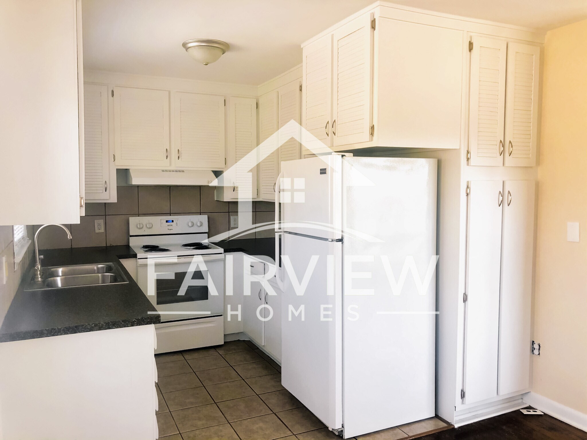 Kitchen - 150 Loch Ln