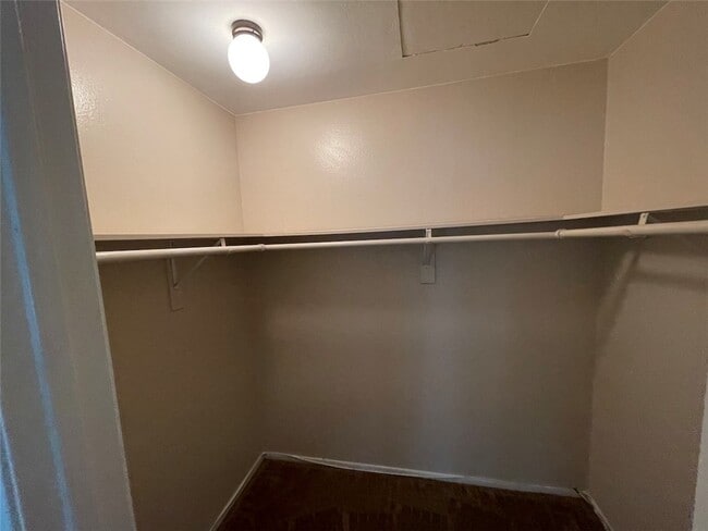 Building Photo - 765 Knollwood Ln