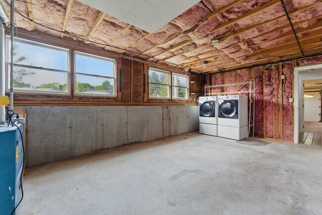 Building Photo - 121 Indian Meadow Dr