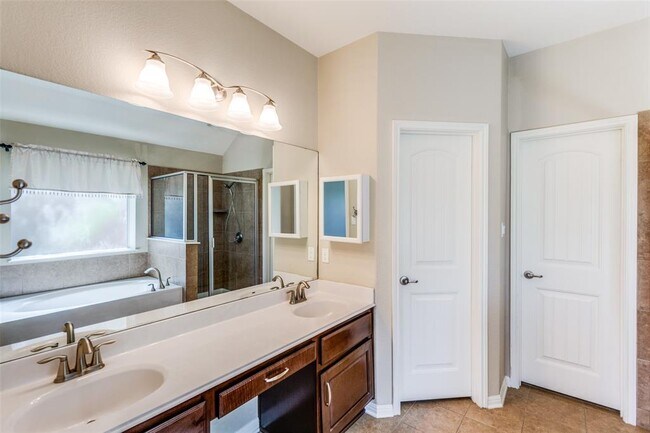 Building Photo - 1513 Rimstone Dr