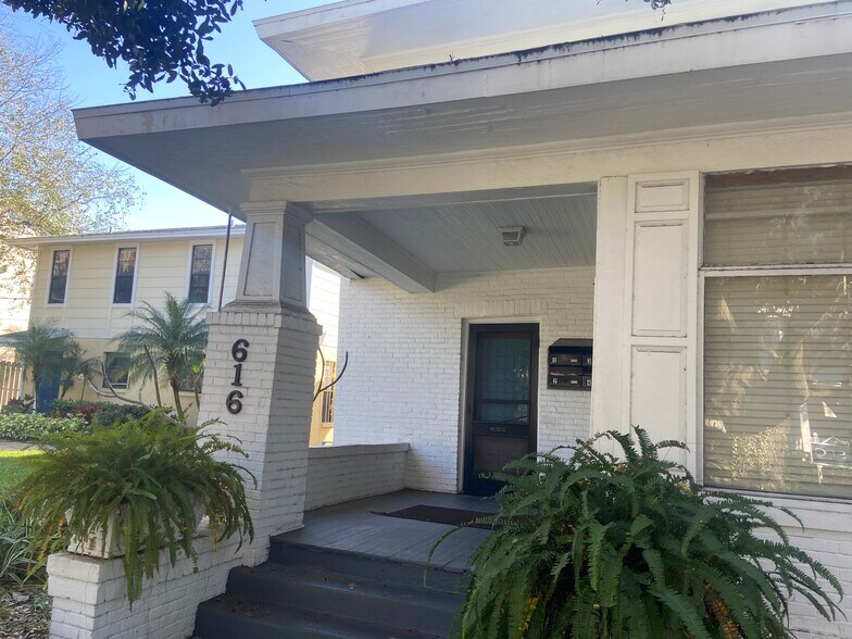 Only 4 Units in building - Historic Hyde Park - 616 W Azeele St