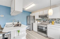 Building Photo - 1601 Big Tree Rd