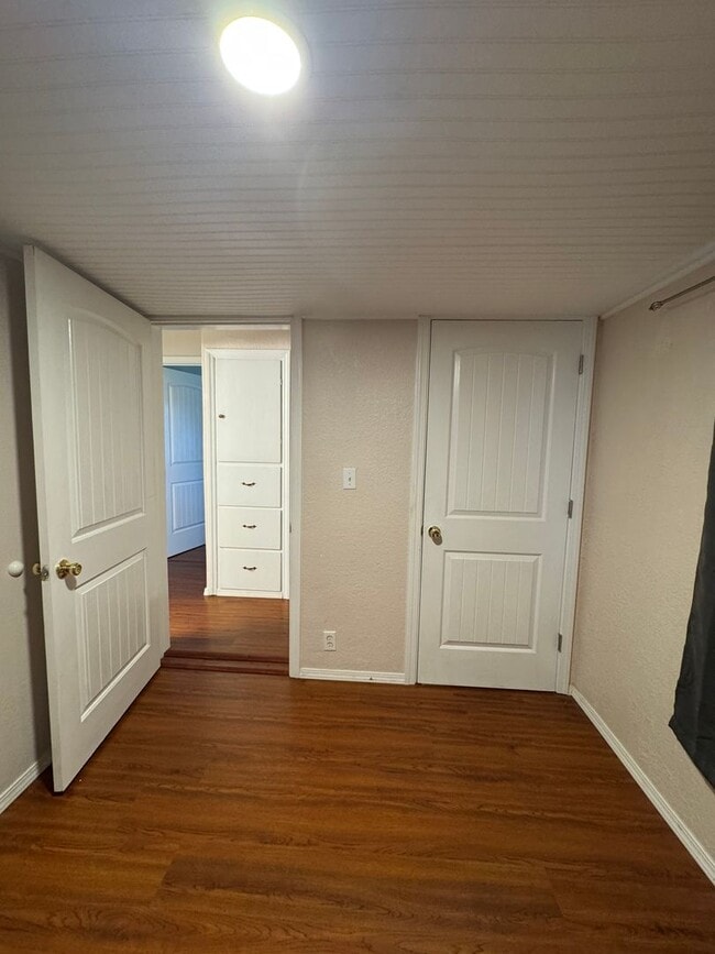 Building Photo - Adorable Renovated Farmhouse!