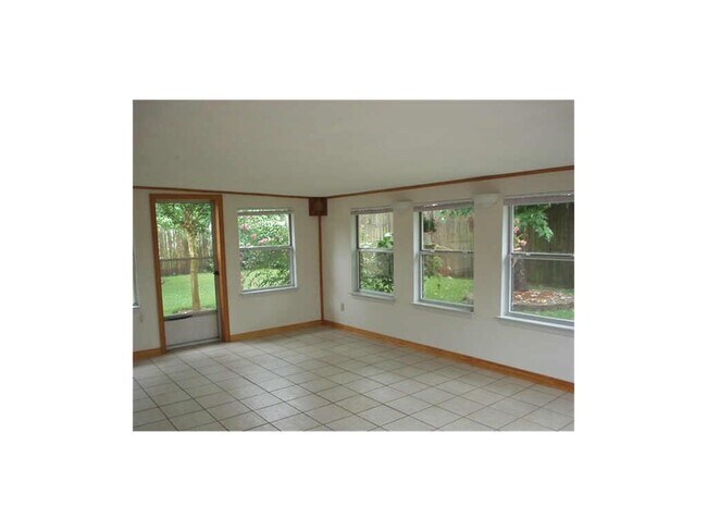 Building Photo - 2711 Amaranth Dr