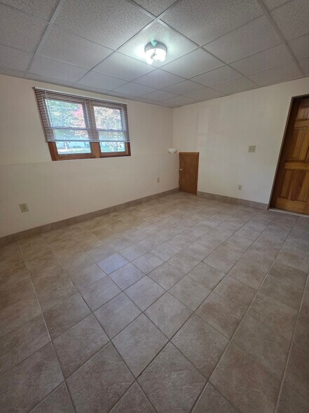 Building Photo - 190 Copley Dr