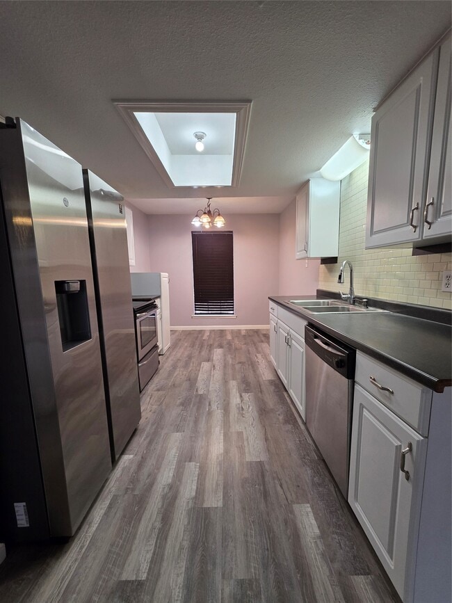 Building Photo - 9611 Jaywood St