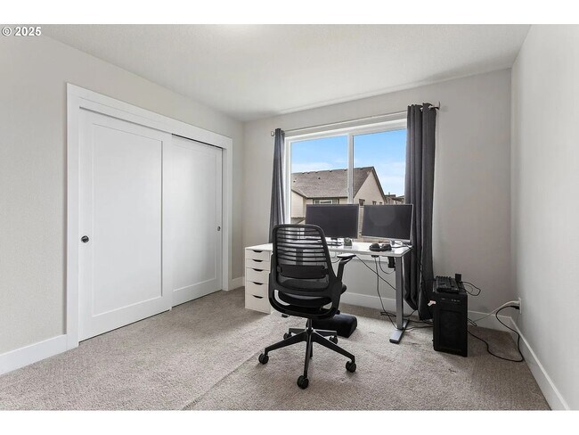 Building Photo - 4093 SE Reed Dr