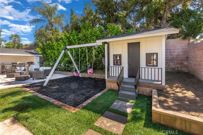 Building Photo - 10122 Viking Ave