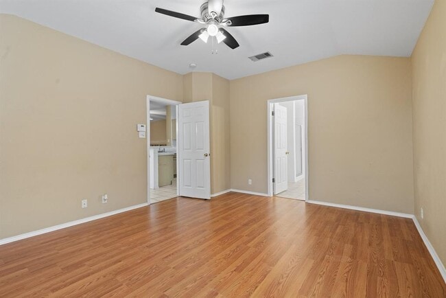 Building Photo - 2100 Desco Dr