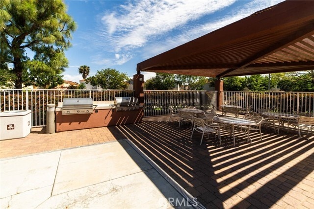 Building Photo - 10 Sparta