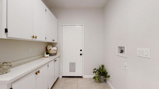 Building Photo - 40431 Barington Dr