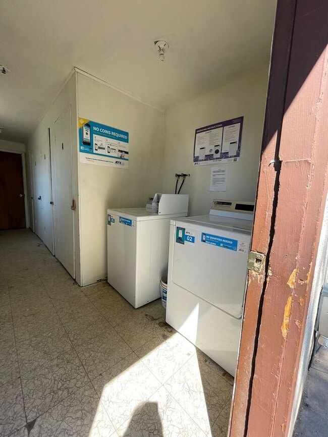 Building Photo - Charming Upper-Level 2BR | Shared Yard, St...