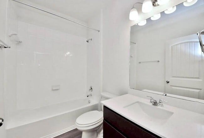 Building Photo - 16829 Aventura Ave