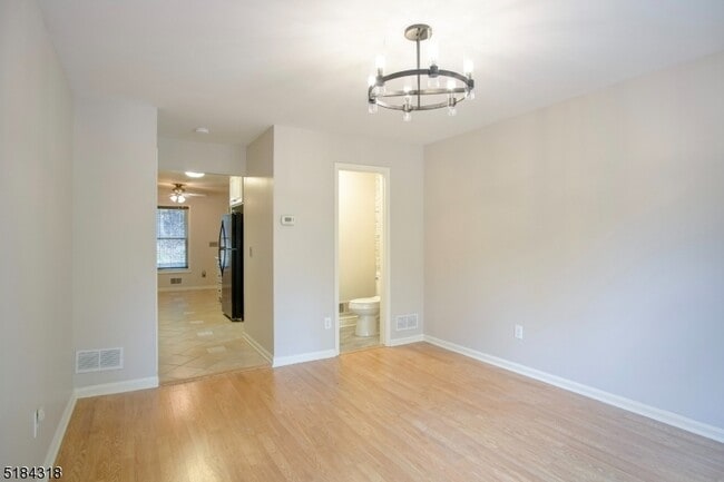 Building Photo - 14 Colonial Ct