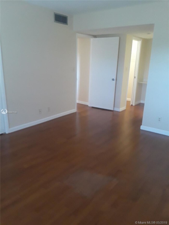 Building Photo - 3499 Oaks Way