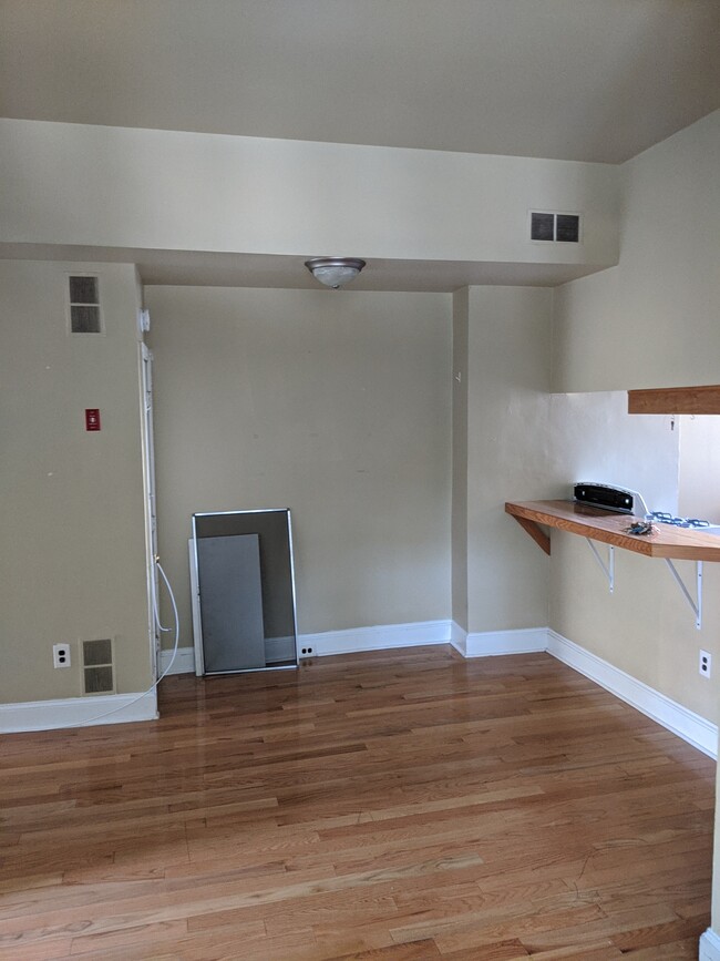 Living Room/Dining Area - 3907 Pine St