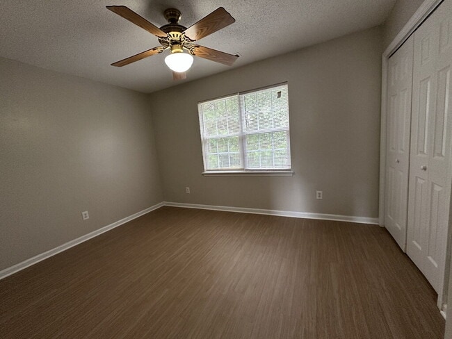 Building Photo - 1059 W Pueblo Dr