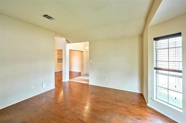 Building Photo - 2712 Settlement Dr