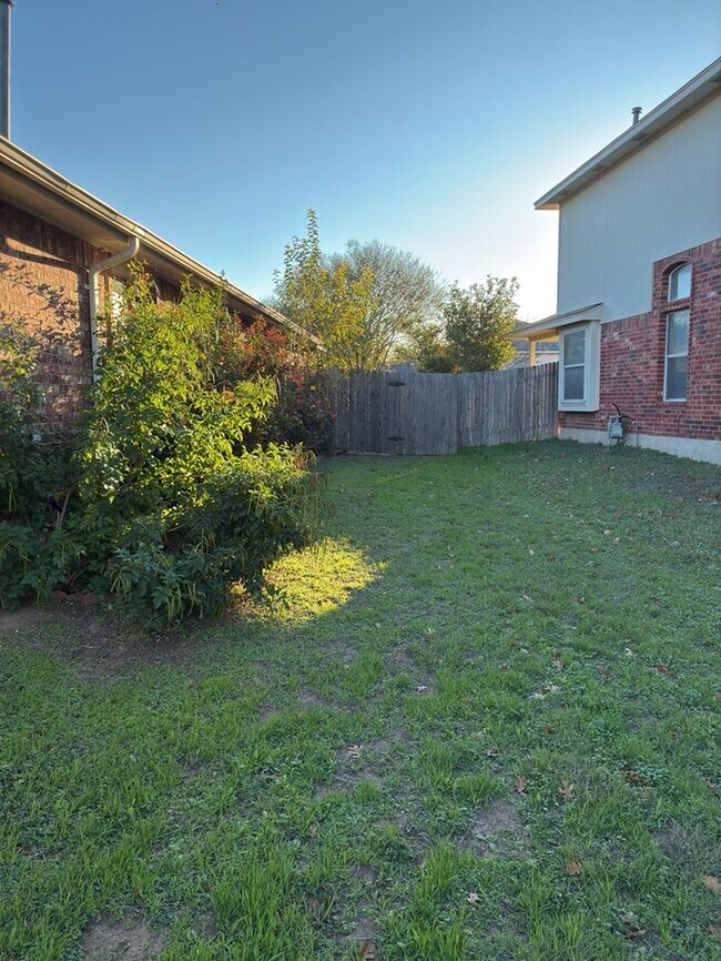 Building Photo - Charming 3BR 2BA w/ Attached Garage • Covered Patio in Pflugerville