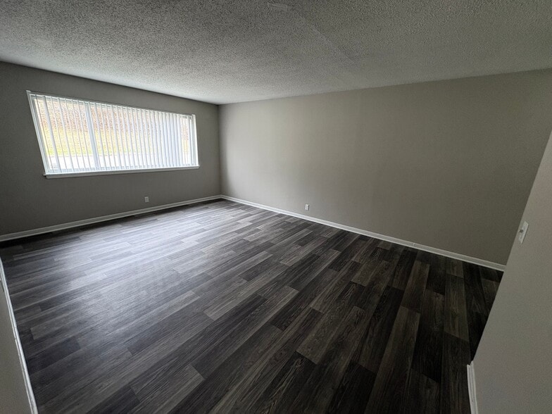 Building Photo - 1005 Hickory Hill Ln