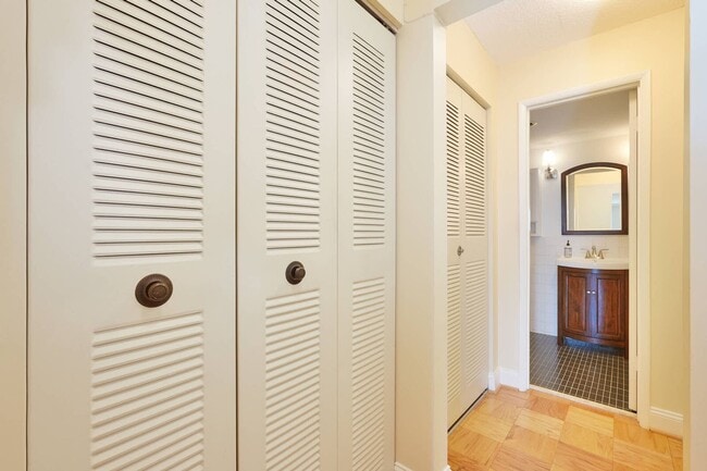 Building Photo - Luxury and fully updated studio in Americana Centre in downtown Rockville