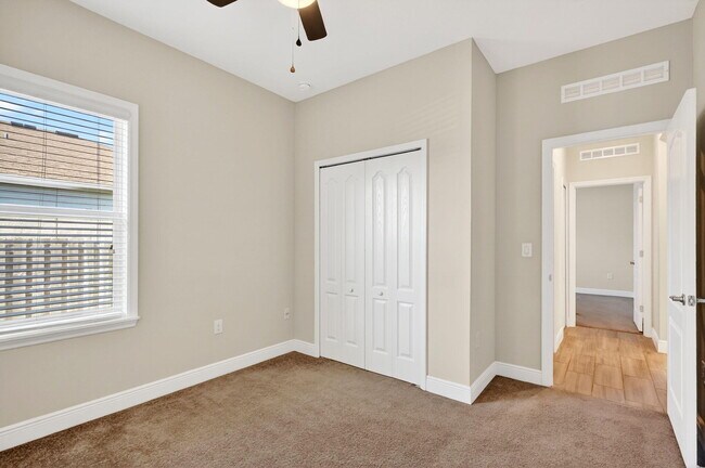 Building Photo - 4617 SW Keats St