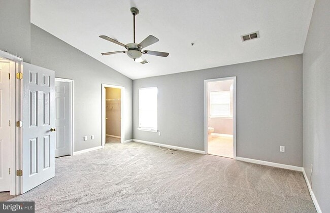 Building Photo - 9902 Woodview Dr
