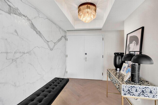 Building Photo - 2000 Island Blvd