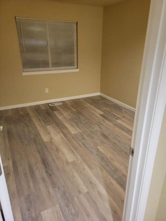 Building Photo - Quiet Area.1%-