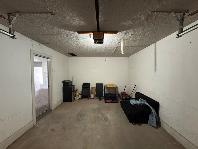 Building Photo - 1805 S Bryan Ave