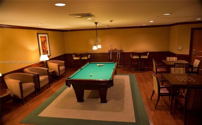 Building Photo - 347 N New River Dr E