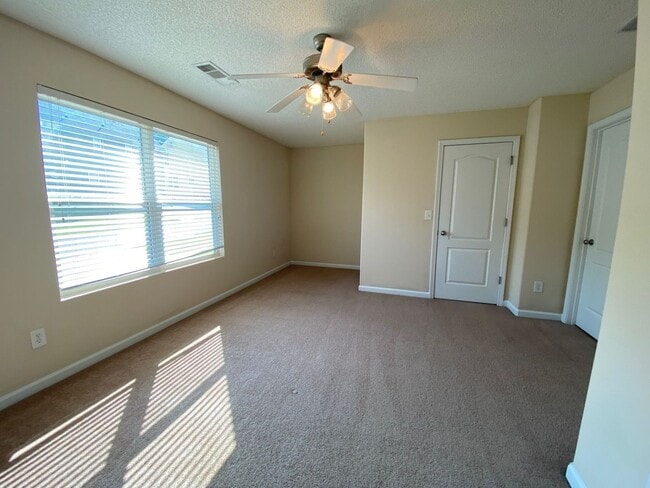 Building Photo - BRIDGEWATER HOME! PRE-LEASING FOR AUGUST 1 2026! 1/2 Off Deposit!