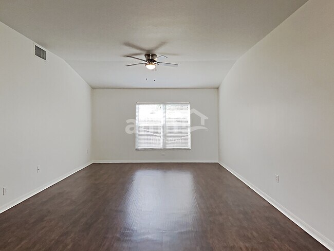 Building Photo - 2905 Empress Ct
