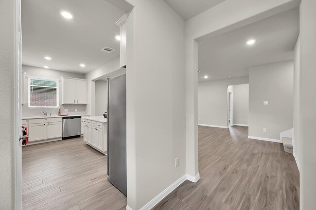 Building Photo - 3346 Torrey Pines Dr