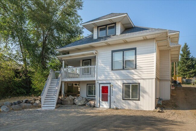 Building Photo - 2907 E Jackson Ave