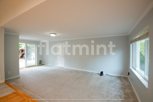 Building Photo - 7037 NE 137th St