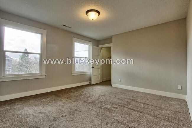 Building Photo - 339 N Skidmore St
