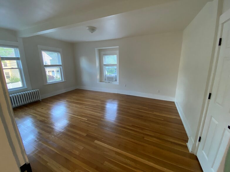 Building Photo - 17 Linden Pl