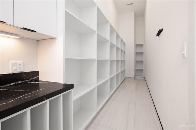 Building Photo - 43 Antigua Dr